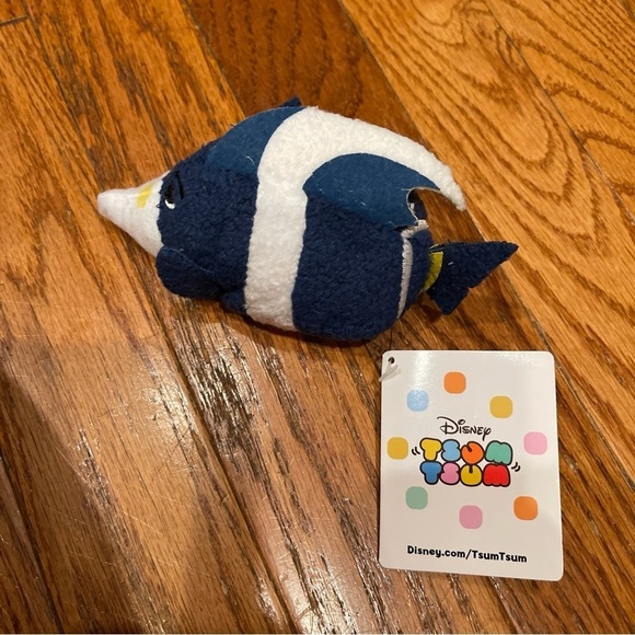 Disney Parks GILL Tsum Tsum Plush - Finding Nemo 2 Collection - Mini - 3 1/2'' - Picture 1 of 5